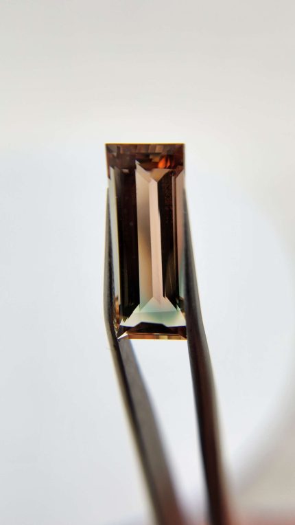 7.23ct Oregon Sunstone bi-color peach/green with schiller