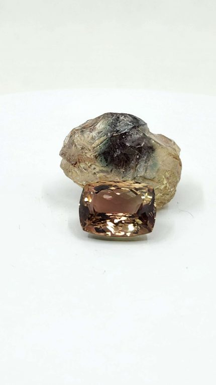Bicolor cushion Oregon Sunstone 8.83ct